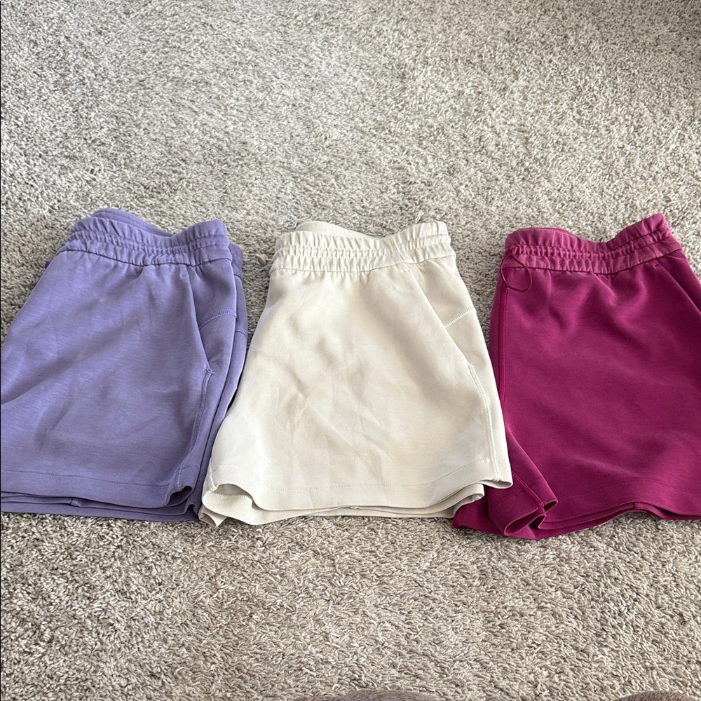 Lululemon sofstreme high rise short 4" size 10 BUNDLE!!